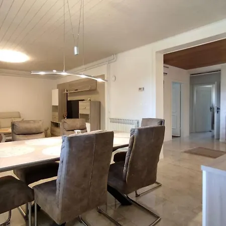 Vanda Apartment *